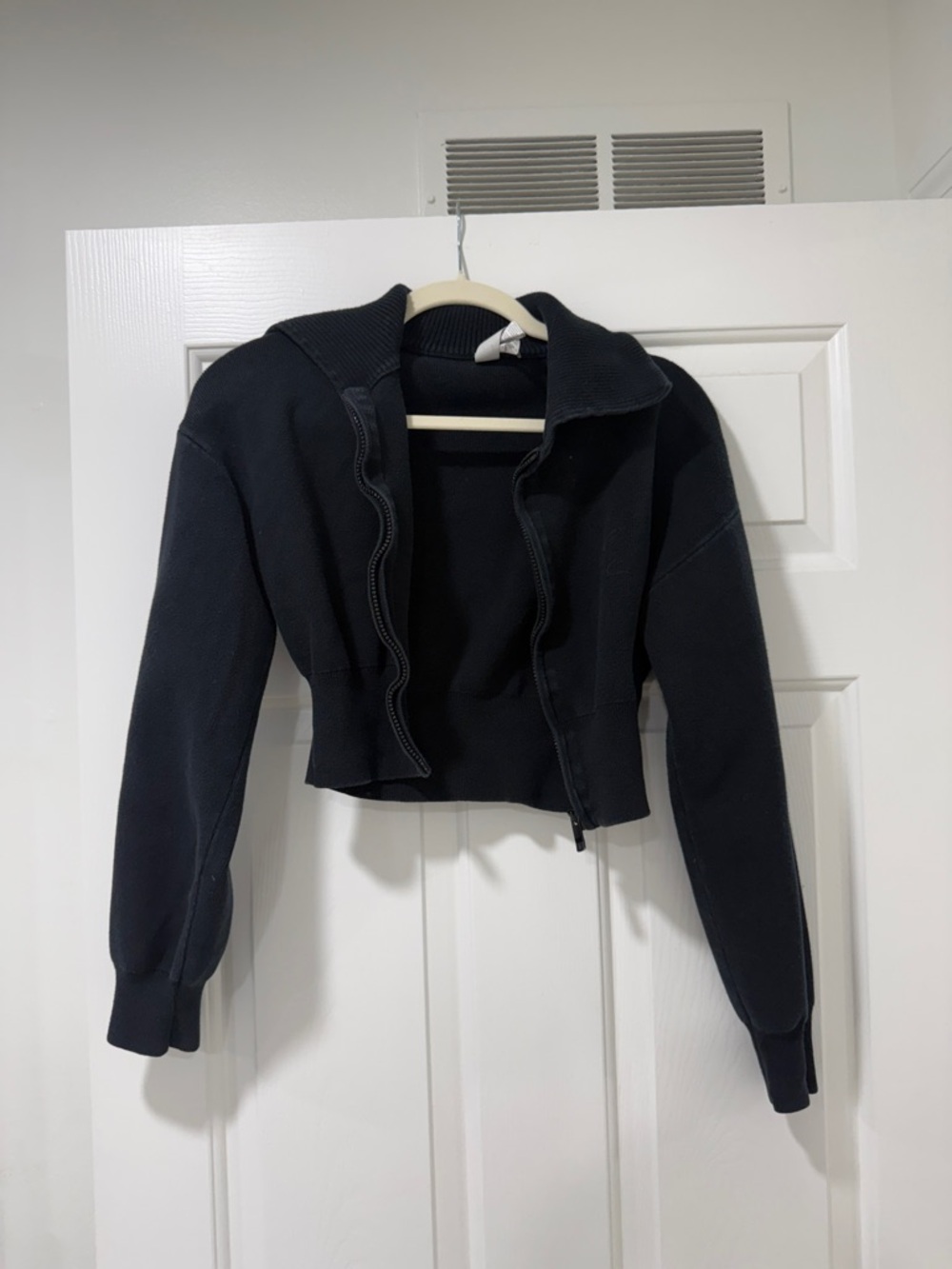 ALO Yoga Black Cropped Zip-Up Hoodie